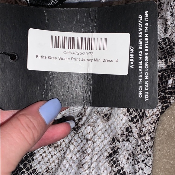 Dress - Picture 4 of 4